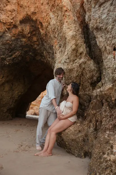 Maternity photoshoot in Portimao by Meghan F