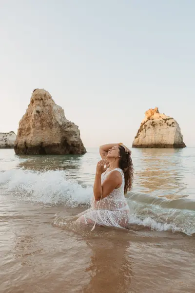 Maternity photoshoot in Portimao by Meghan F