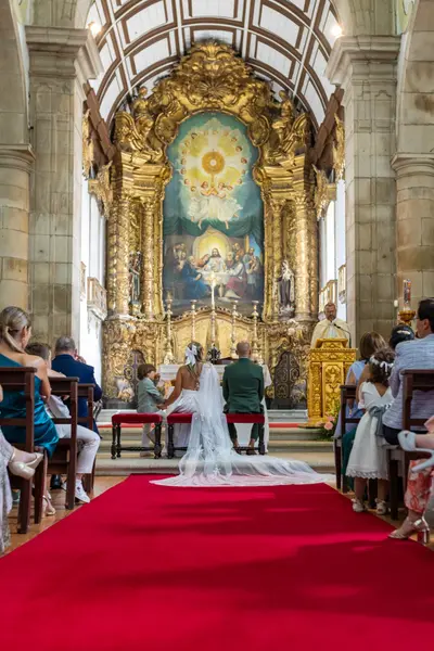 Wedding photoshoot in Aveiro by Isilda M