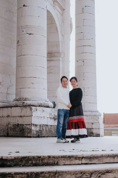 Honeymoon photoshoot in Lisbon by Olga B