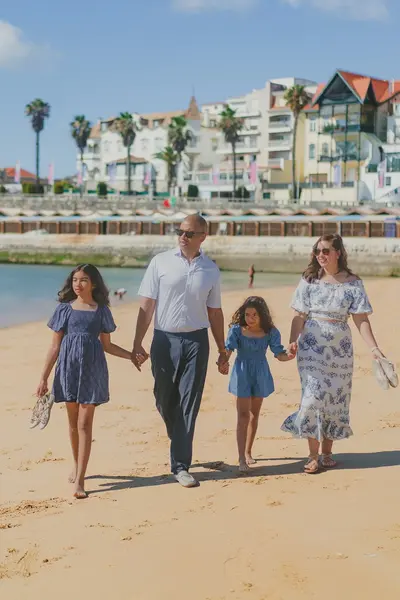 Family photoshoot in Cascais by Denis E