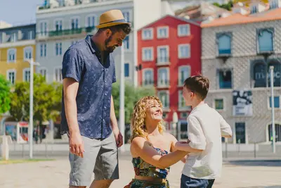 Family photoshoot in Lisbon by Denis E
