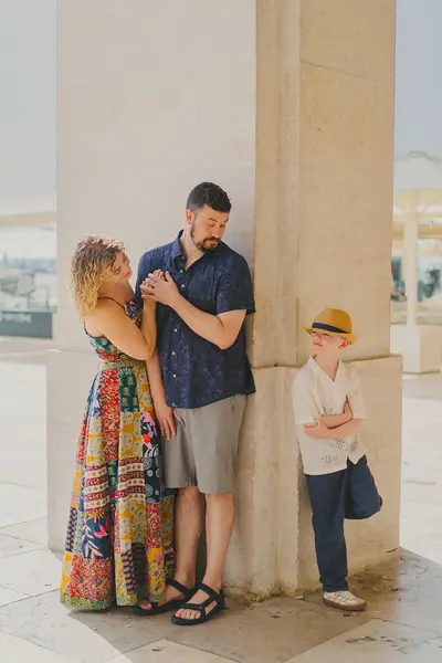 Family photoshoot in Lisbon by Denis E