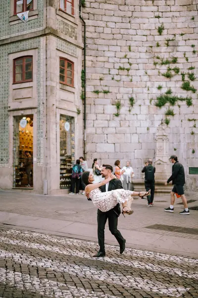 Wedding photoshoot in Porto by Pedro M