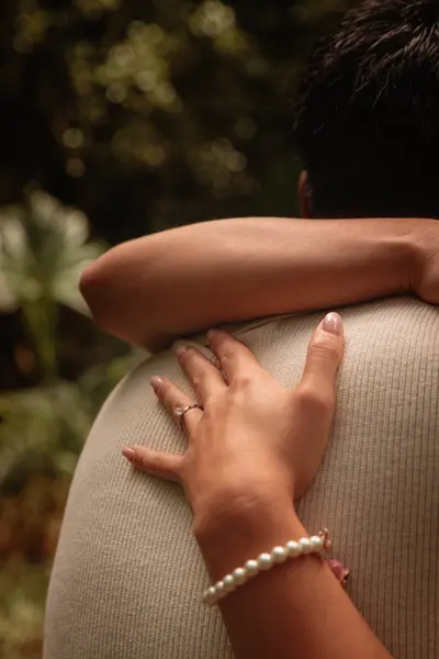 Engagement photoshoot in Azores by Beatriz Calvo Cerezo