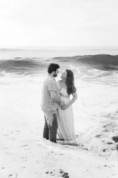 Maternity photoshoot in Azores by Beatriz Calvo Cerezo