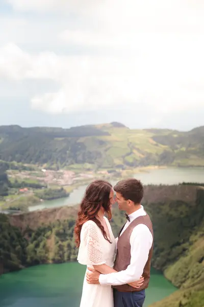 Elopement photoshoot in Azores by Beatriz Calvo Cerezo