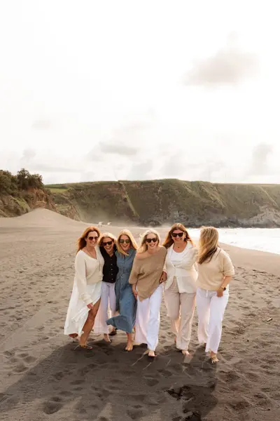 Friends Trip photoshoot in Azores by Beatriz Calvo Cerezo
