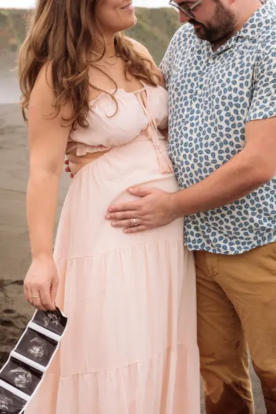 Maternity photoshoot in Azores by Beatriz Calvo Cerezo