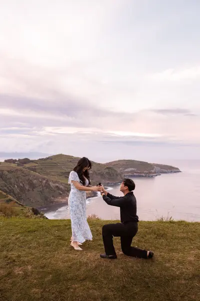 Engagement photoshoot in Azores by Beatriz Calvo Cerezo