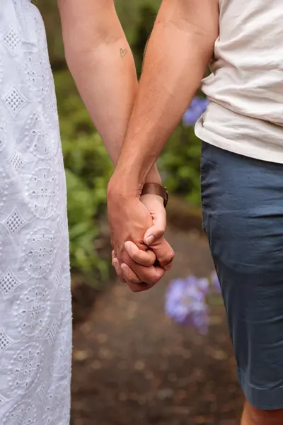 Couples photoshoot in Azores by Beatriz Calvo Cerezo