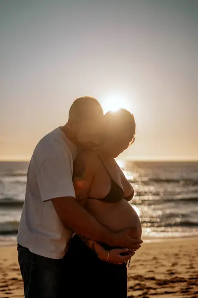Maternity photoshoot in Costa da Caparica by Esmee Buitenhuis