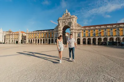 Couples photoshoot in Lisbon by Vika E
