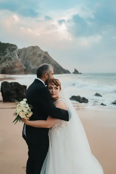 Wedding photoshoot in Lisbon by Vika E