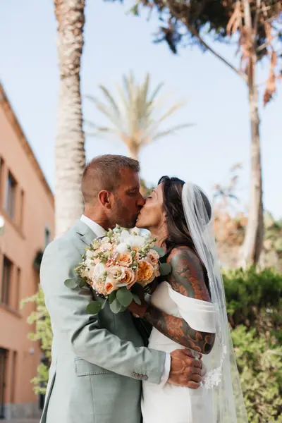 Wedding photoshoot in Lisbon by Vika E