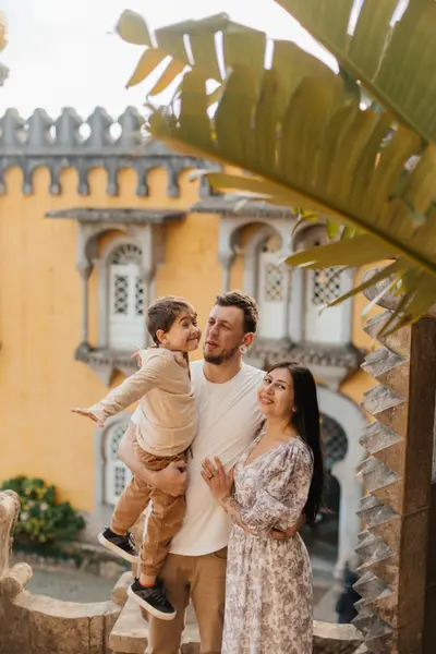 Family photoshoot in Lisbon by Vika E