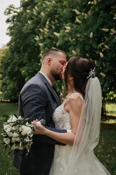 Wedding photoshoot in Lisbon by Vika E