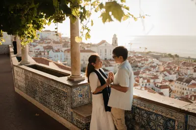 Couples photoshoot in Lisbon by Vika E