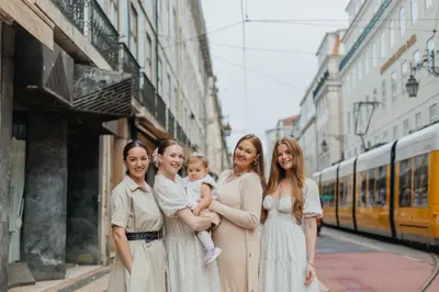 Friends Trip photoshoot in Lisbon by Vika E