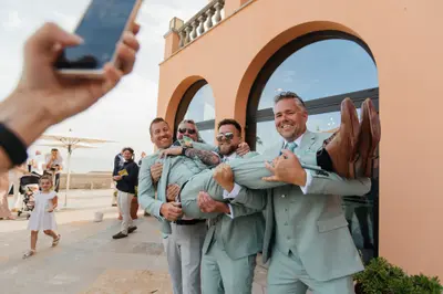 Wedding photoshoot in Cascais by Vika E