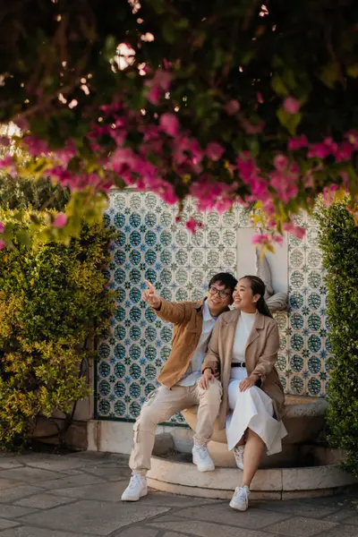 Couples photoshoot in Lisbon by Vika E