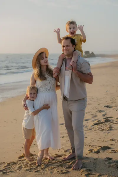 Maternity photoshoot in Porto by Kristina B