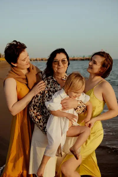 Family photoshoot in Lisbon by Nadiya K