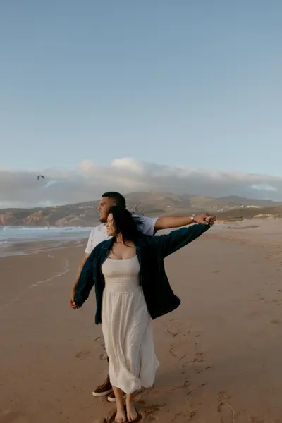 Honeymoon photoshoot in Cascais by Nadiya K