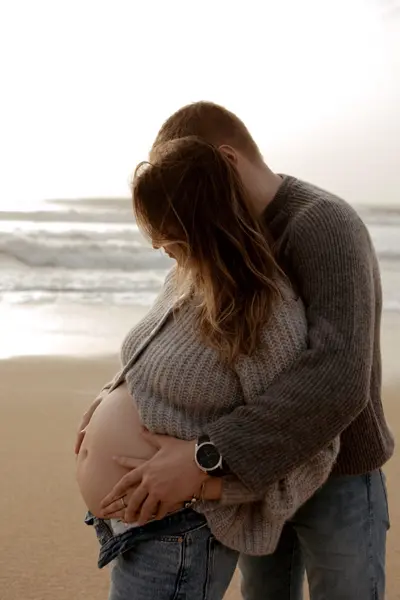 Maternity photoshoot in Porto by Nadiya K