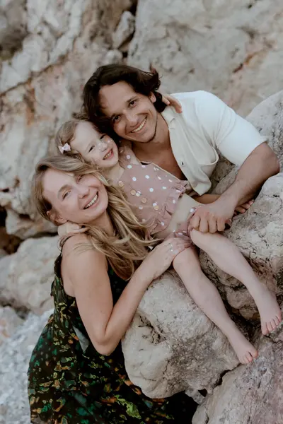 Family photoshoot in Lisbon by Nadiya K