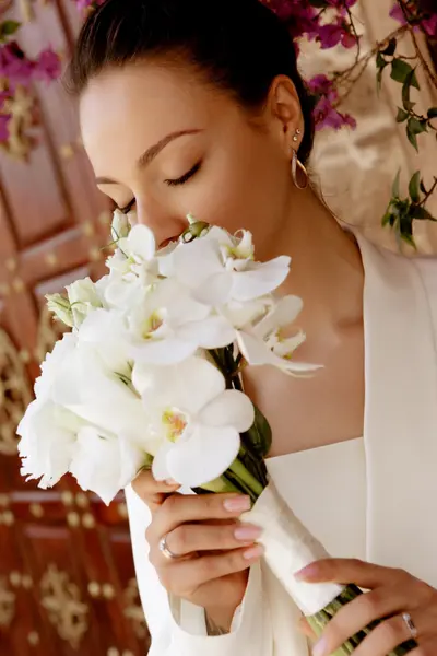 Elopement photoshoot in Lisbon by Nadiya Kharytonenko