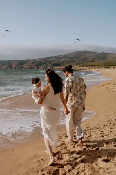 Family photoshoot in Lisbon by Nadiya K