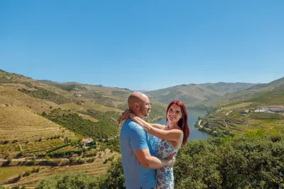 Engagement photoshoot in Douro Valley by Ricardo M