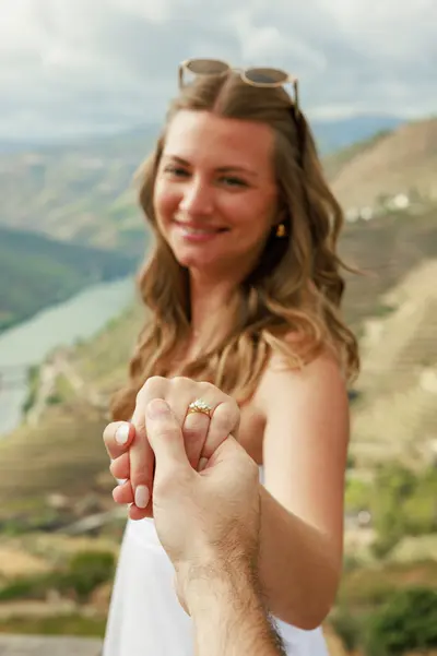 Maternity photoshoot in Douro Valley by Ricardo M