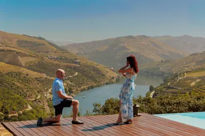 Engagement photoshoot in Douro Valley by Ricardo M