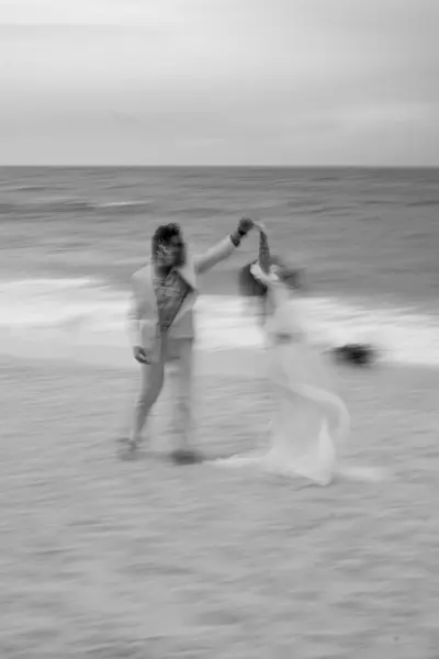 Wedding photoshoot in Lisbon by Sophie B