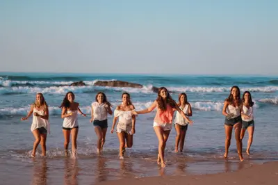 Friends Trip photoshoot in Peniche by Beatriz A