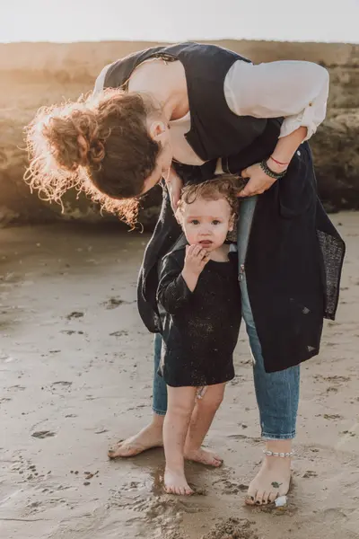 Family photoshoot in Lisbon by Joana C