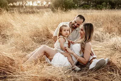 Family photoshoot on the Costa da Caparica by Joana C