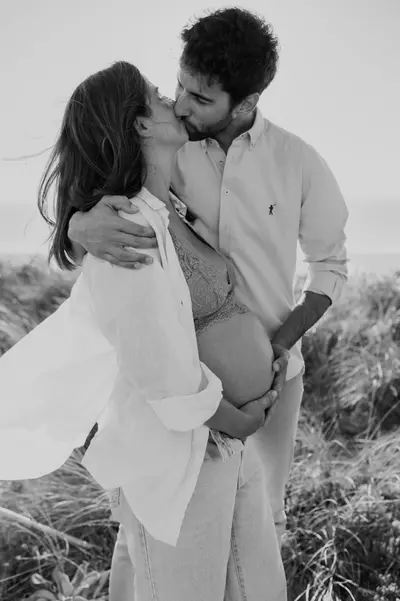 Maternity photoshoot in Ericeira by Joana C