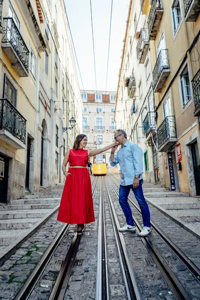 Couples photoshoot in Lisbon by Joana C