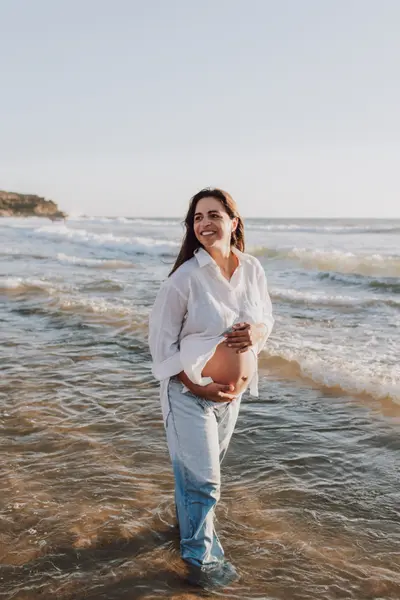 Maternity photoshoot in Ericeira by Joana C