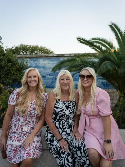 Friends Trip photoshoot in Lisbon by Iryna R