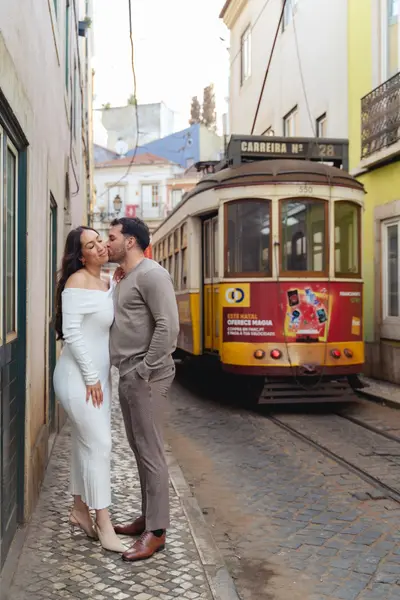 Couples photoshoot in Lisbon by Nelson T
