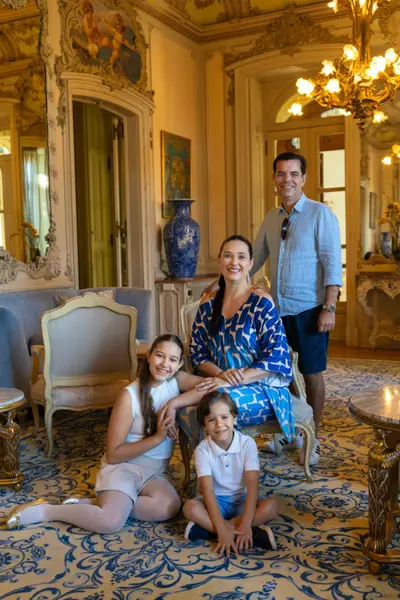 Family photoshoot in Lisbon by Nelson T