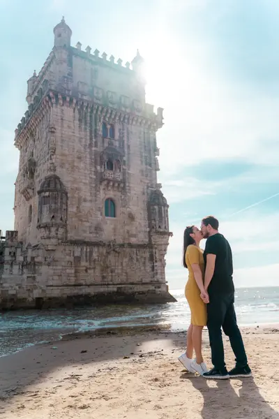 Couples photoshoot in Lisbon by Nelson T