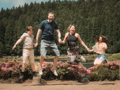 Family photoshoot in Azores by Hugo Mendes