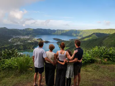 Family photoshoot in Azores by Hugo Mendes