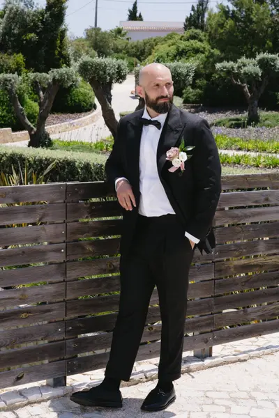 Wedding photoshoot in Lisbon by Jonathan R