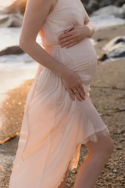 Maternity photoshoot in Porto by Elena K